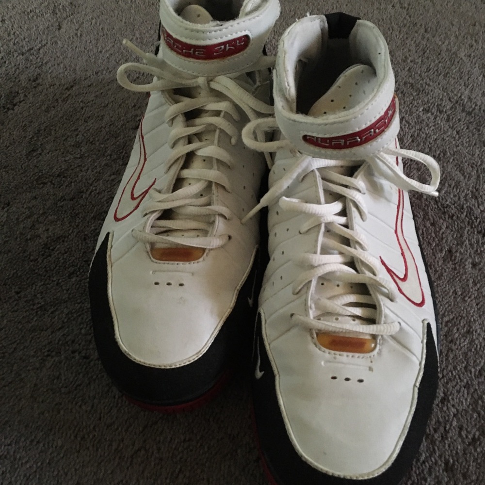 Nike men’s basketball sneakers